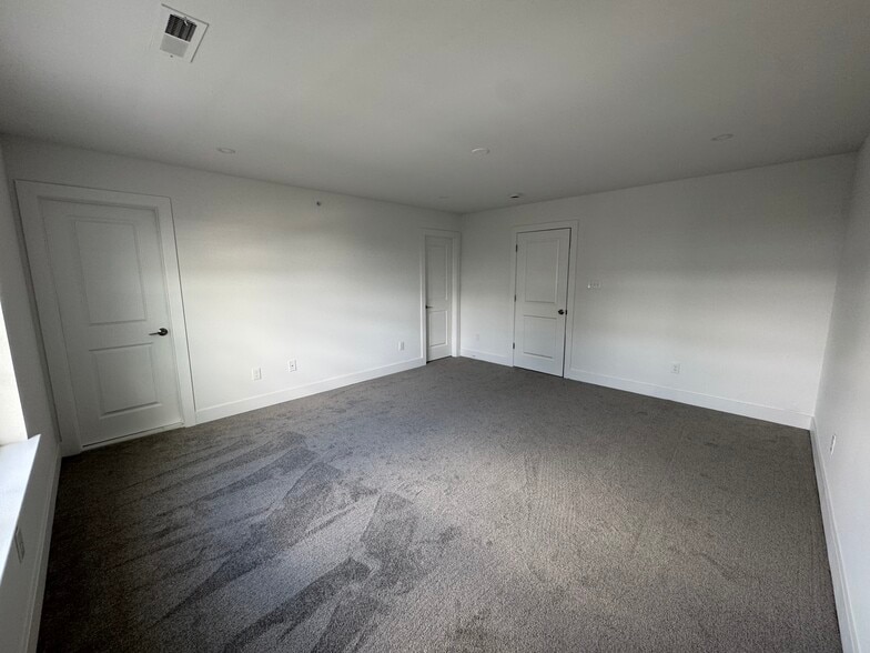 Building Photo - 203 8th St
