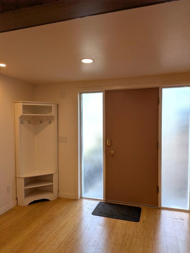 Building Photo - 1221 Toledo St