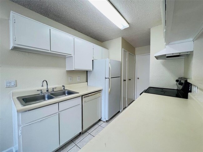 Building Photo - 12660 Ashford Point Dr