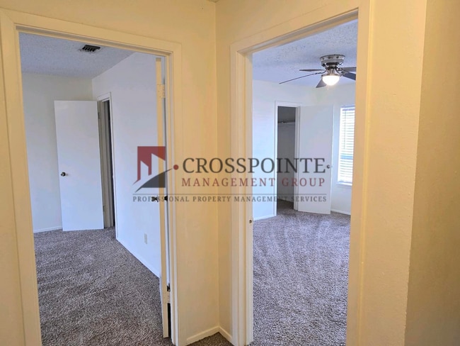 Building Photo - Schedule Your Tour Today! Newly Updated 2/1.5 Townhome in Longview