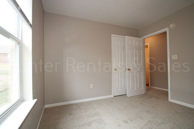 Building Photo - Cove Duplex