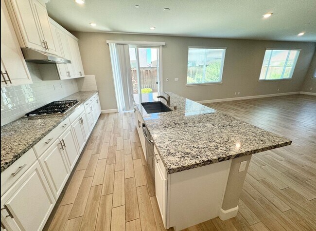 Building Photo - Beautiful home in Springlake!!