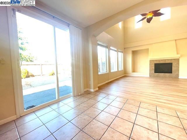 Building Photo - 2501 Crystal Way