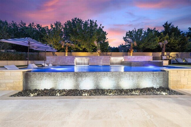 Building Photo - 105 Bisset Ct