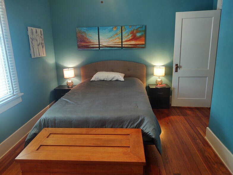 Building Photo - 1427 Stovall St