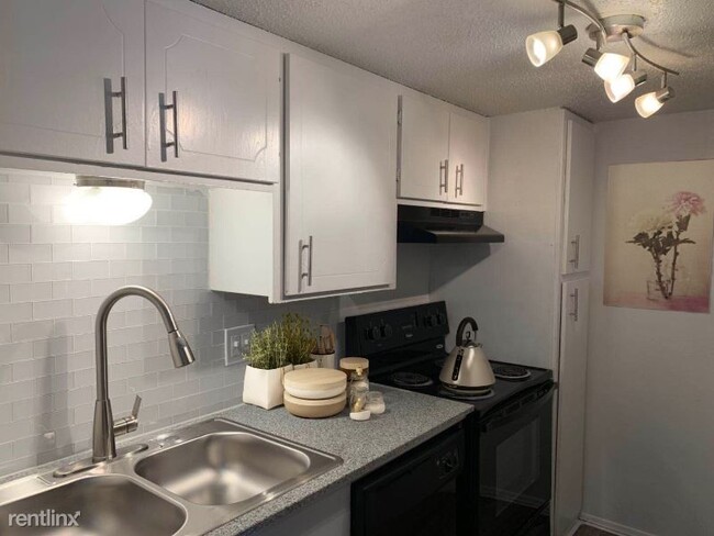 Building Photo - 1 br, 1 bath Apartment - 1012 W Arkansas Ln