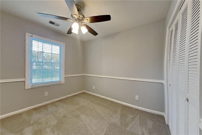 Building Photo - 1898 Vly Vw Rd