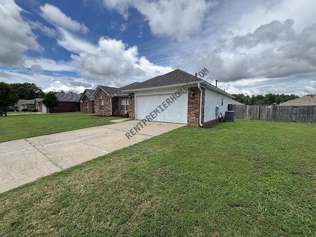 Building Photo - 26 Mustang Dr