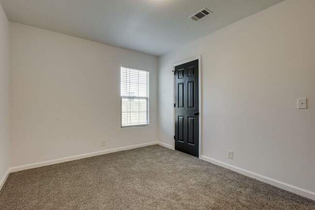 Building Photo - 2921 Torbett St