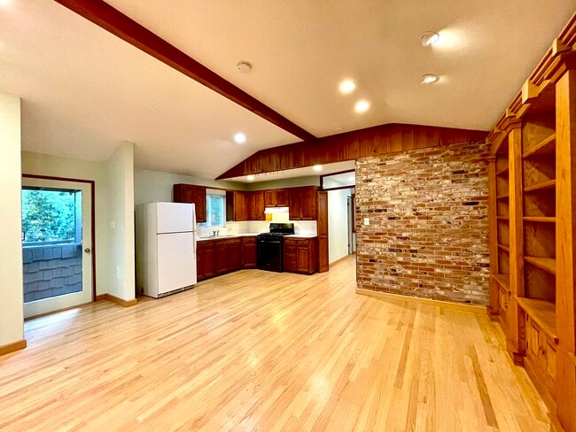Building Photo - 3869 McLaughlin Ave