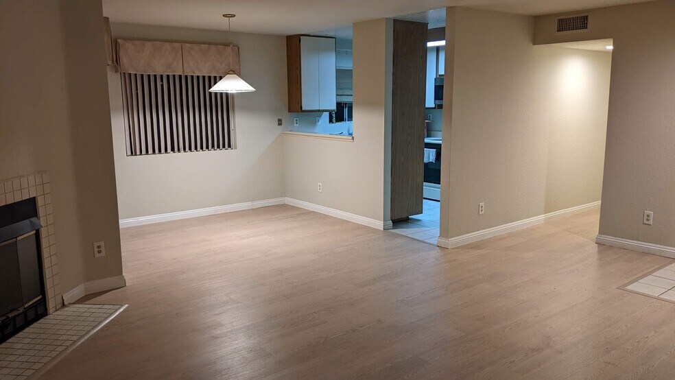 Dining area and kitchen - 11321 Avenida de los Lobos