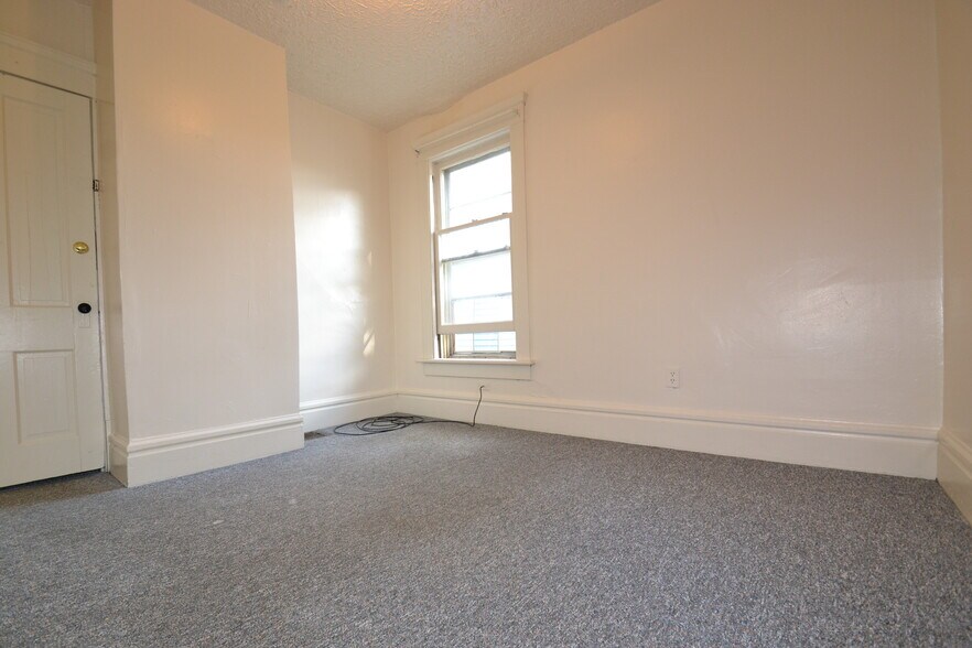 Building Photo - 369 Sherman St