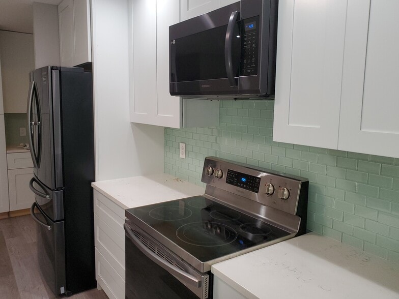 Building Photo - 417 Sugarland Run Dr