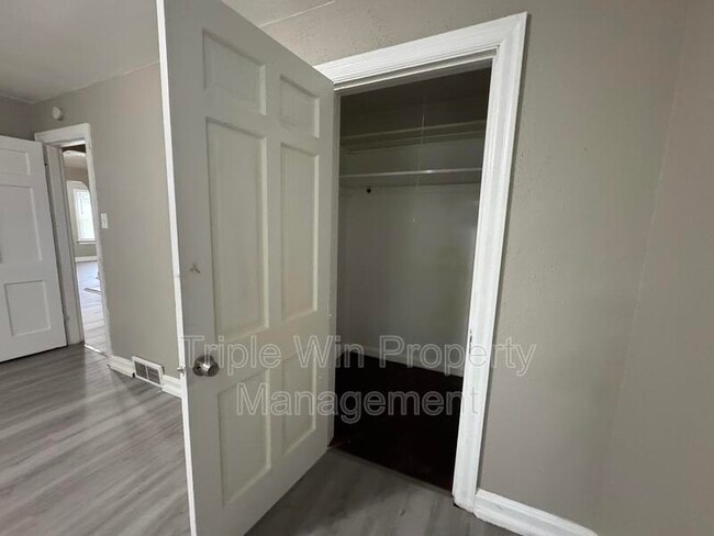 Building Photo - 2139 Kappel Dr