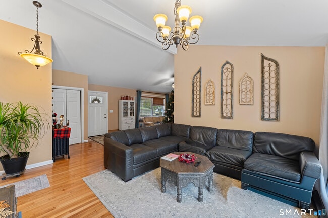 Building Photo - 1 Hawthorne Cove