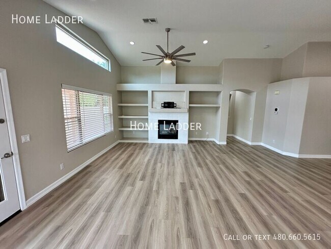 Building Photo - 9732 E Kiowa Ave