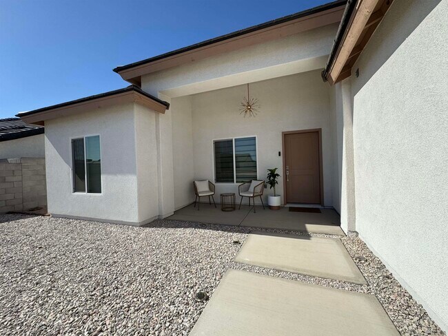 Building Photo - 4706 E Ortega St