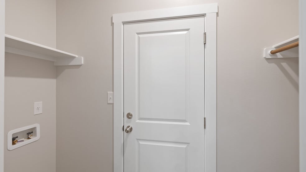 Laundry room-leads to garage - 1303 Antelope Trl
