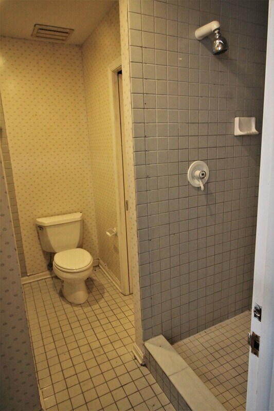 Building Photo - 1513 Bolton St