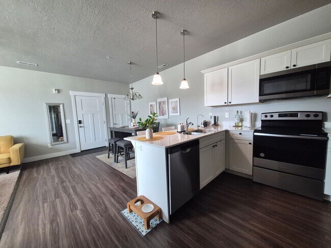 Building Photo - Charming 3 Bed Riverton Condo Minutes from Mountain View Village!!!