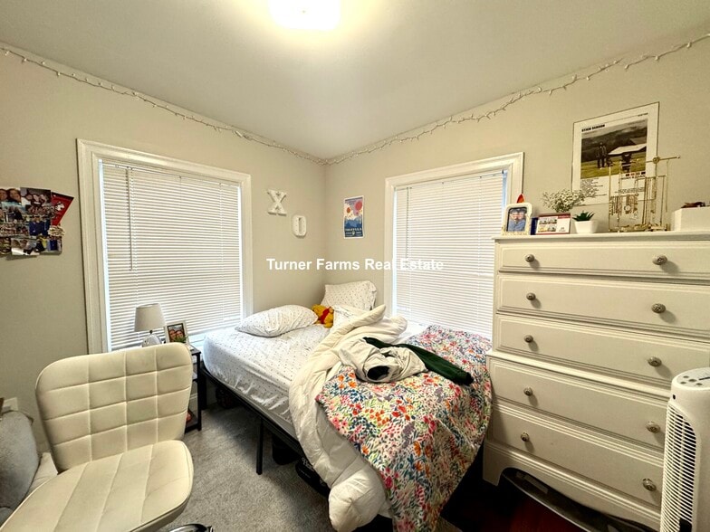 Building Photo - 724 Parker St