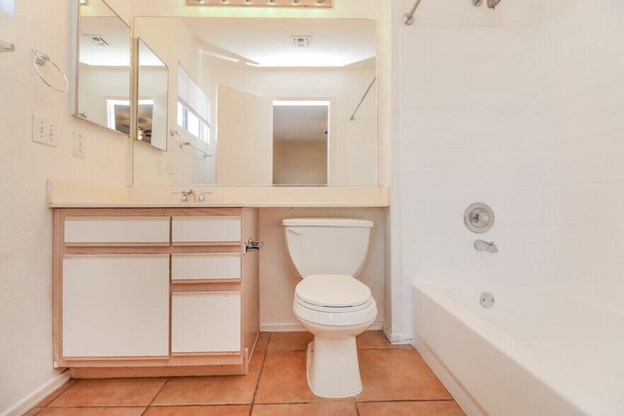 Building Photo - 8046 E Fairfield St