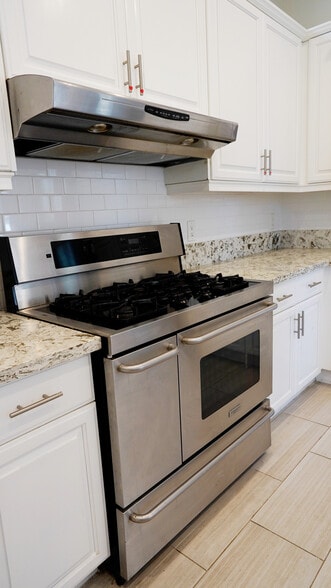 Building Photo - 3780 Lenawee Ave