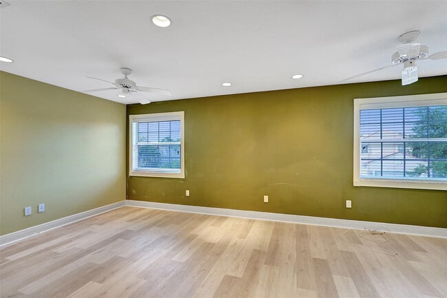 Building Photo - 10902 Tamoron Ln