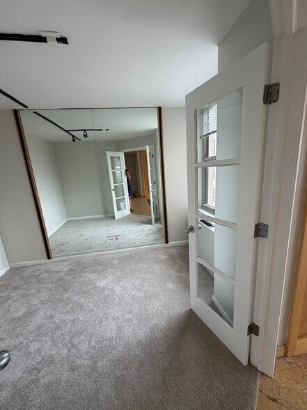 Building Photo - 525 W Hawthorne Pl