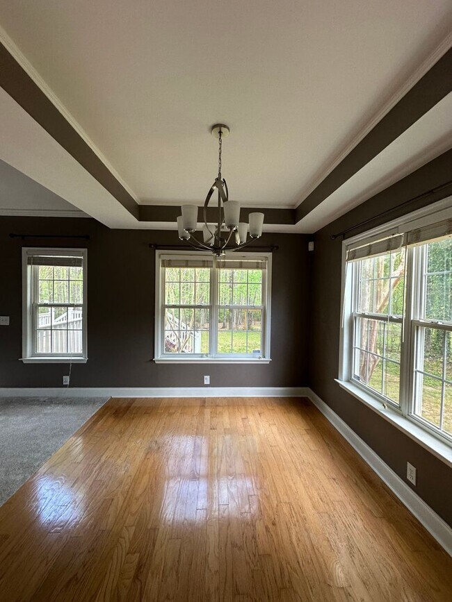 Building Photo - Move-In ready 3-bedroom 2-bathroom house on the Eastside