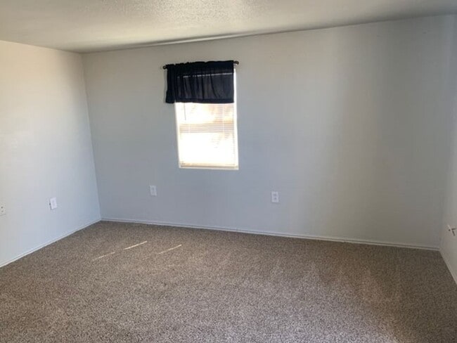 Building Photo - Renovated Single Wide with great features ...
