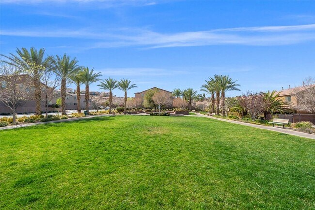 Building Photo - Fabulous Home with NexGen Sutie!