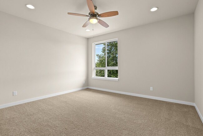Building Photo - 14655 35th Ct NE