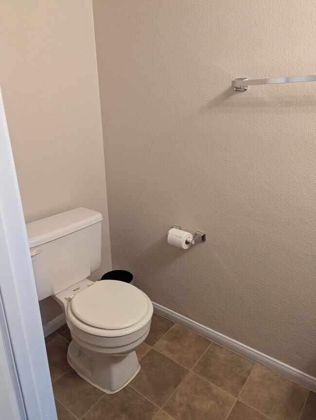 Building Photo - 898 Rhinegold Way