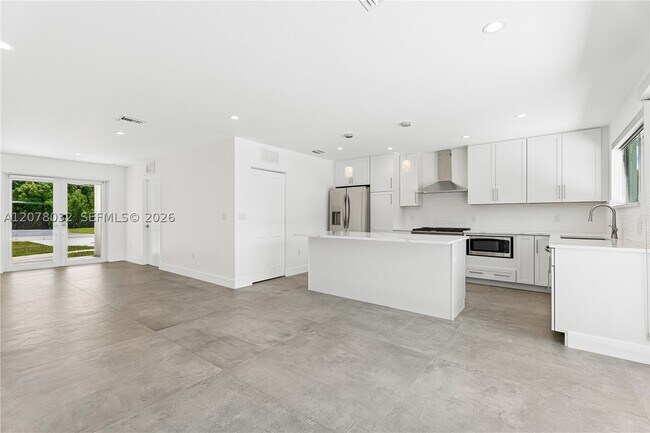 Building Photo - 6099 SW 38th St