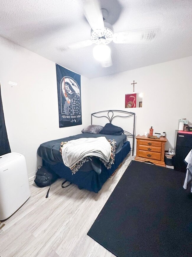 Building Photo - No HOA 3 bedroom home with whole house generator!