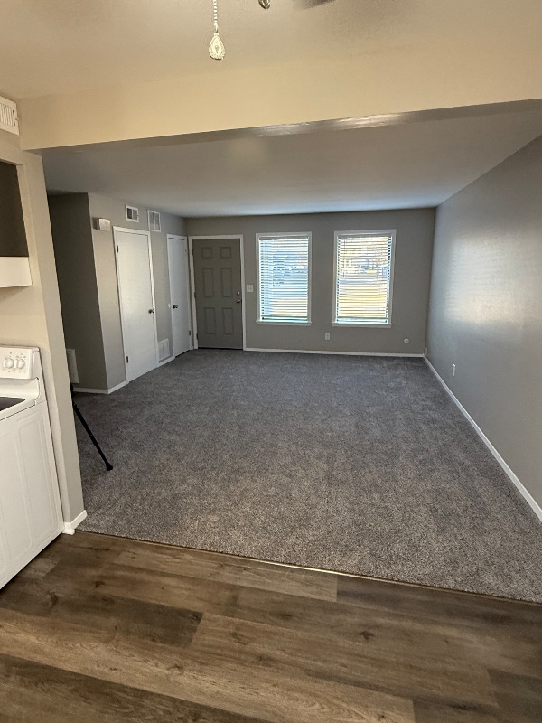 Building Photo - 620 S Mt Carmel St