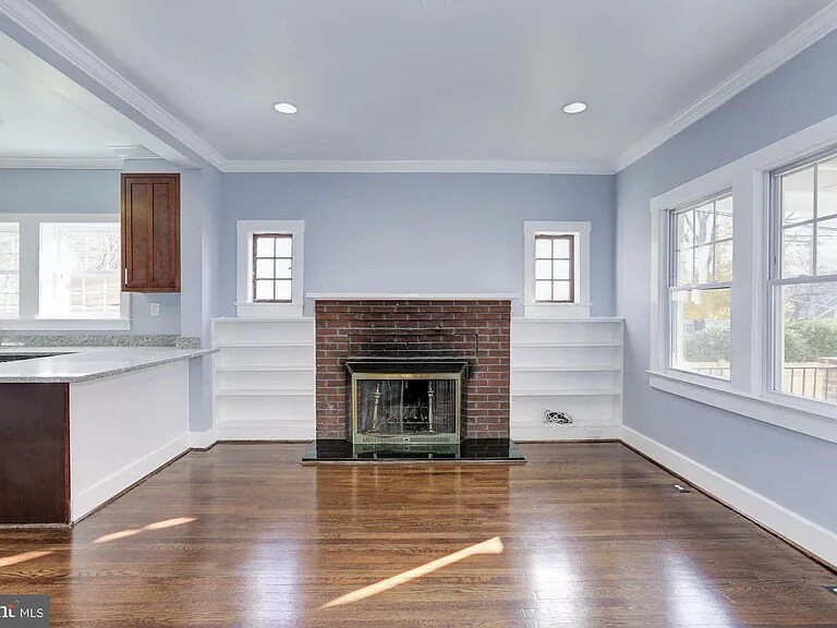 Building Photo - 811 Thayer Ave