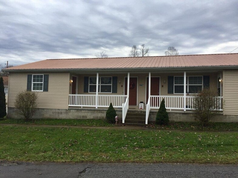 Building Photo - 423 River Park Dr