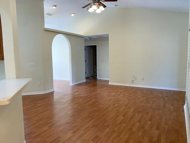 Building Photo - 4BR/3BA Horse/Pet Friendly Home on 5 Acres!