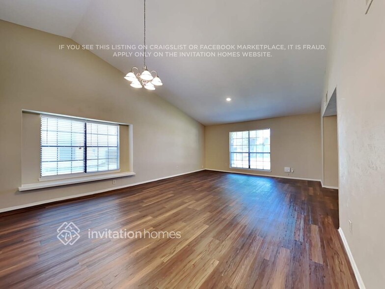 Building Photo - 2626 Hampshire Dr