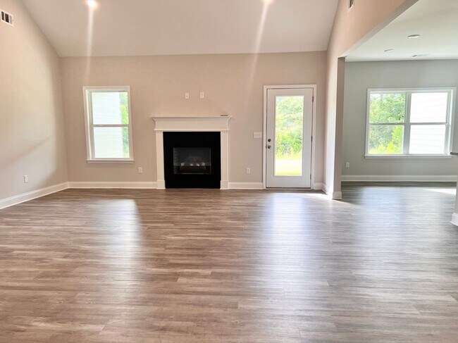 Building Photo - 8024 English Ivy Ct