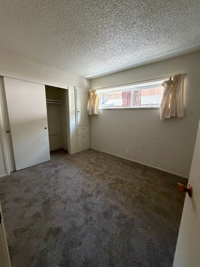 Building Photo - Upgraded Condo in Quiet Condominium Complex
