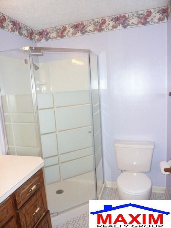 Building Photo - Move-in special offer!!!  Huge house - over 2,200 sqft convenient location and private backyard $...