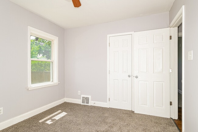 Building Photo - Fantastic 2bd/1ba home! Let yourself in!