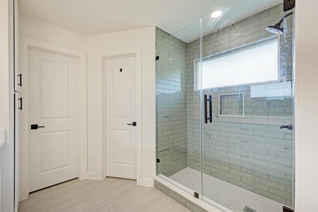 Building Photo - 4910 Wing Rd