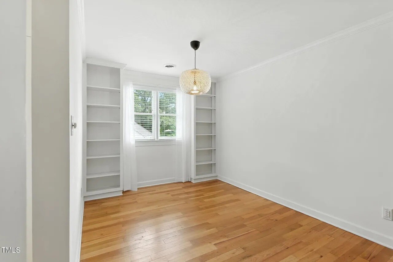 Building Photo - Room in Condo on Smallwood Dr