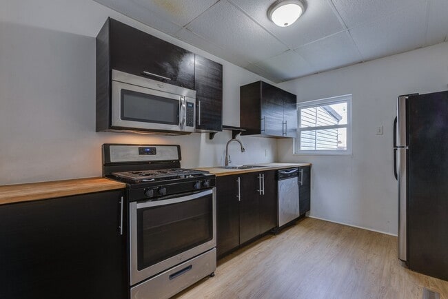 Building Photo - Available JULY 2026 - Renovated 3 Bedroom Home w/ Parking in Mt. Washington!