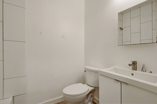 Building Photo - 3-Bedroom Home in Riverside