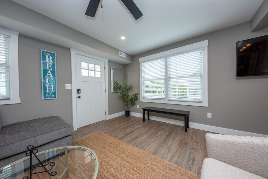 Building Photo - 1142 Simpson Ave